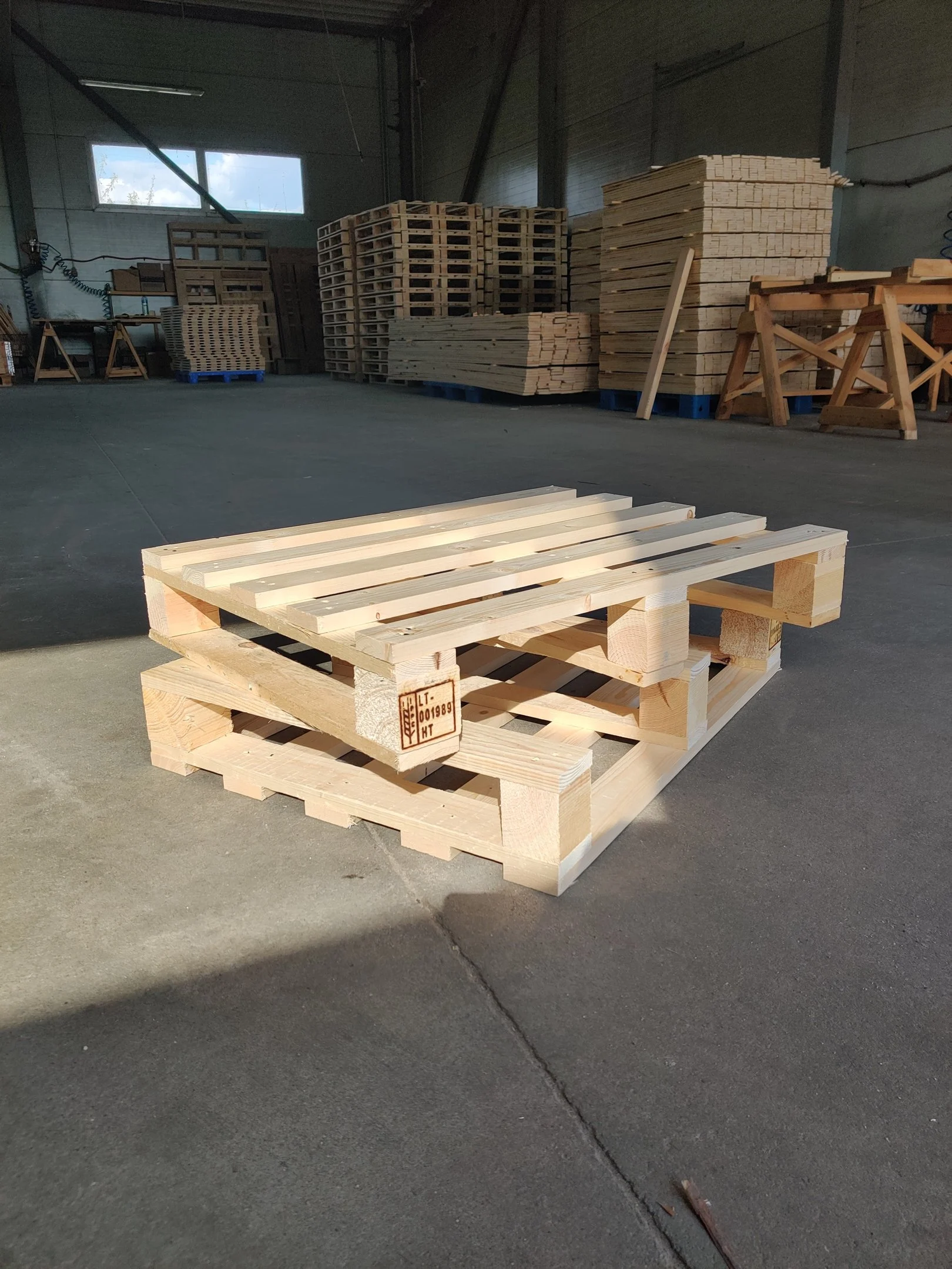 Lentvario Mediena - statybinės medienos sandėlis Lentvaryje su aukštos kokybės pušies ir eglės mediena